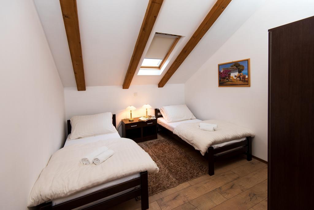 Apartament Zavala *